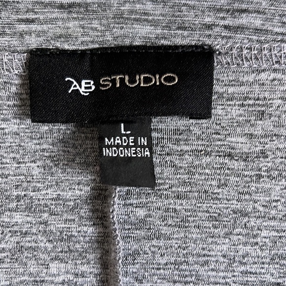 NWT - AB Studio Top - Picture 2 of 4